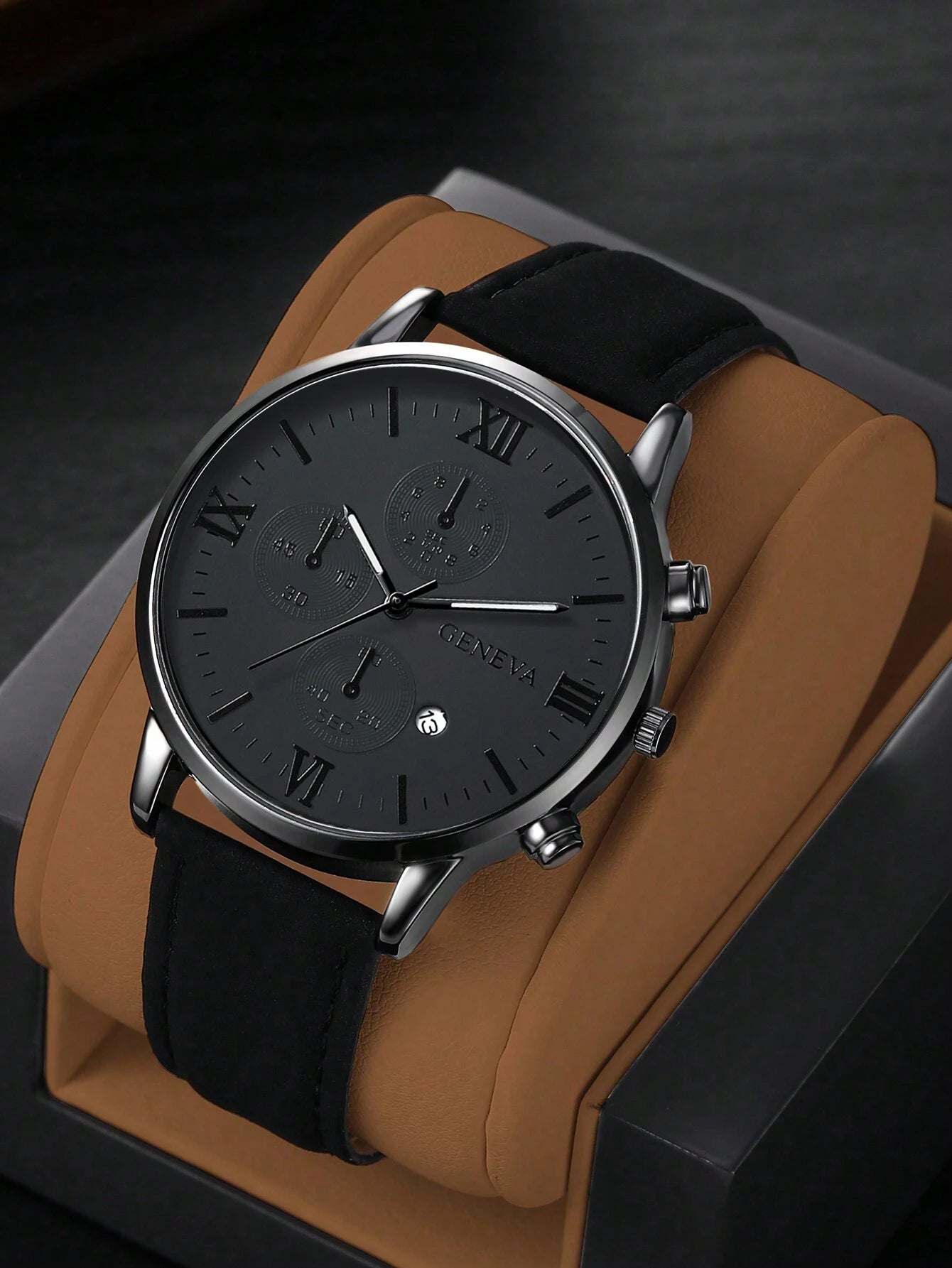 Fashionable Round Dial Quartz Watch