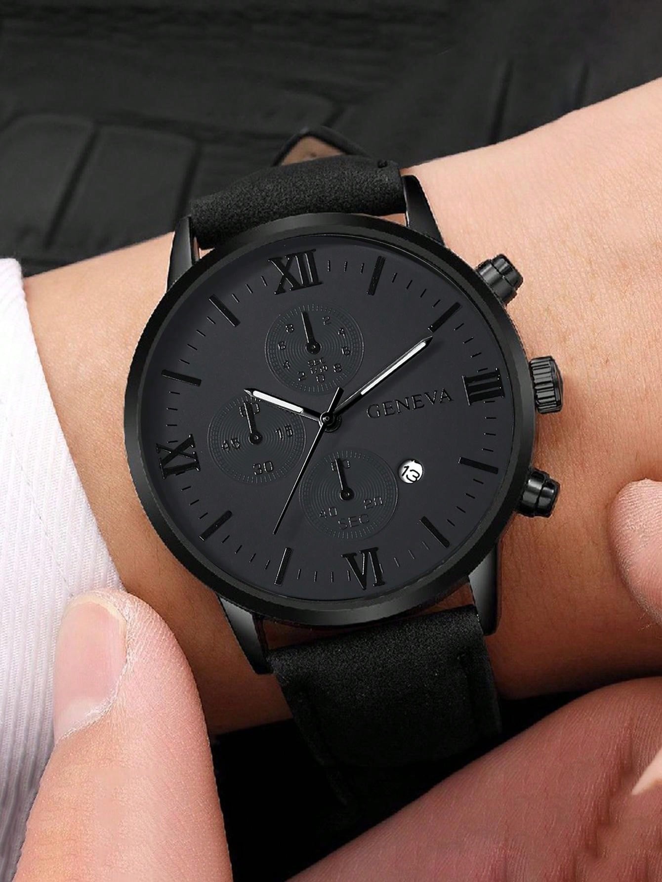 Fashionable Round Dial Quartz Watch