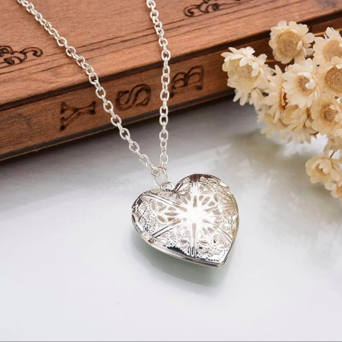 DL Sweet Peach Heart Love Chain Necklace for Woman