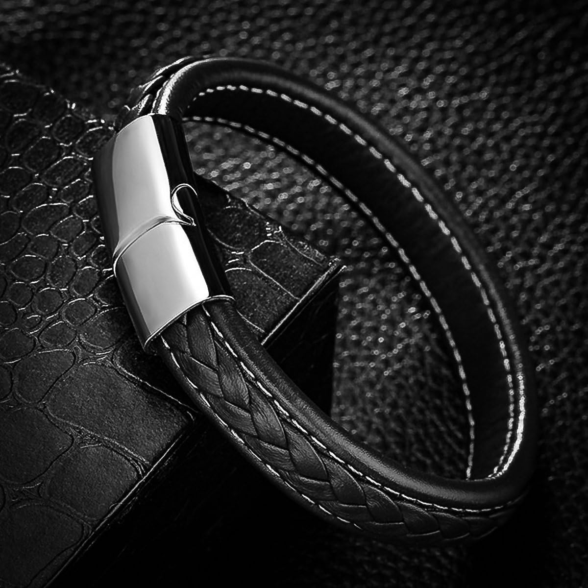 DL Elegant leather bracelet for men