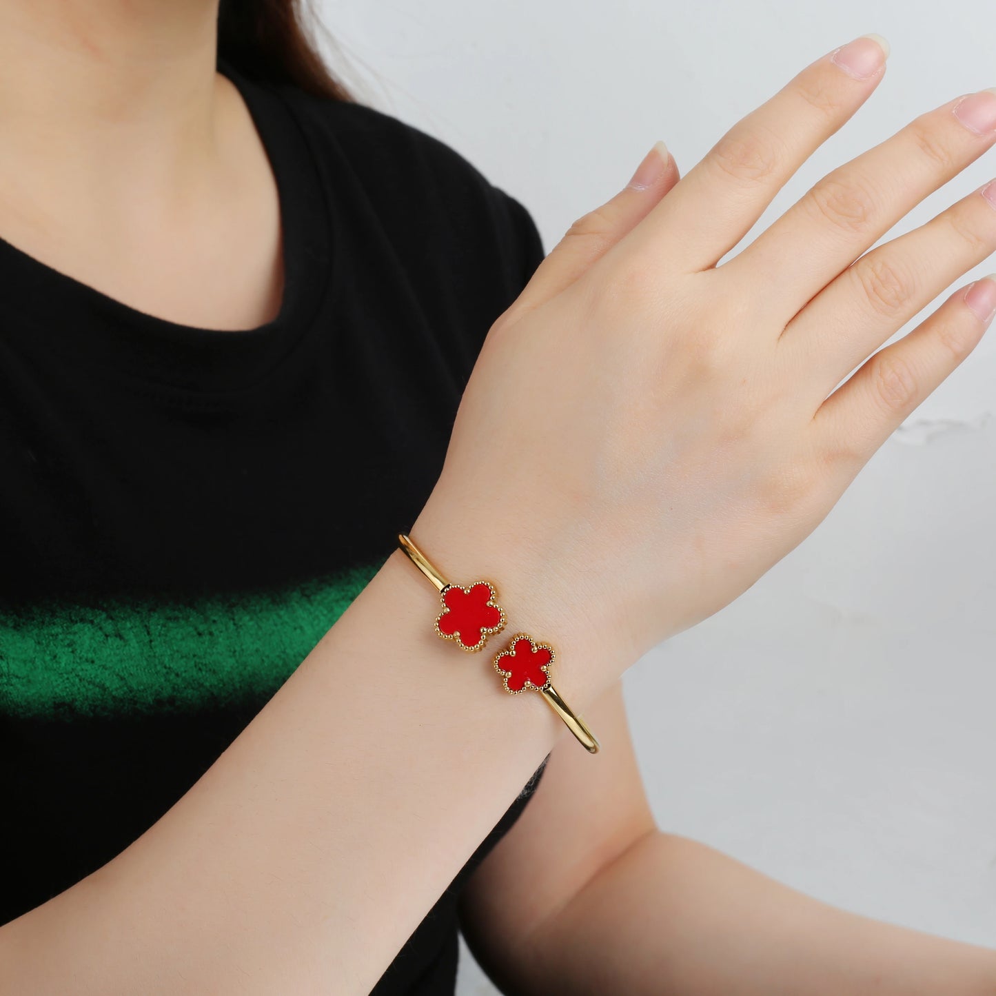 DL Botanical Five Leaf Flower Gold Plated Bracelets