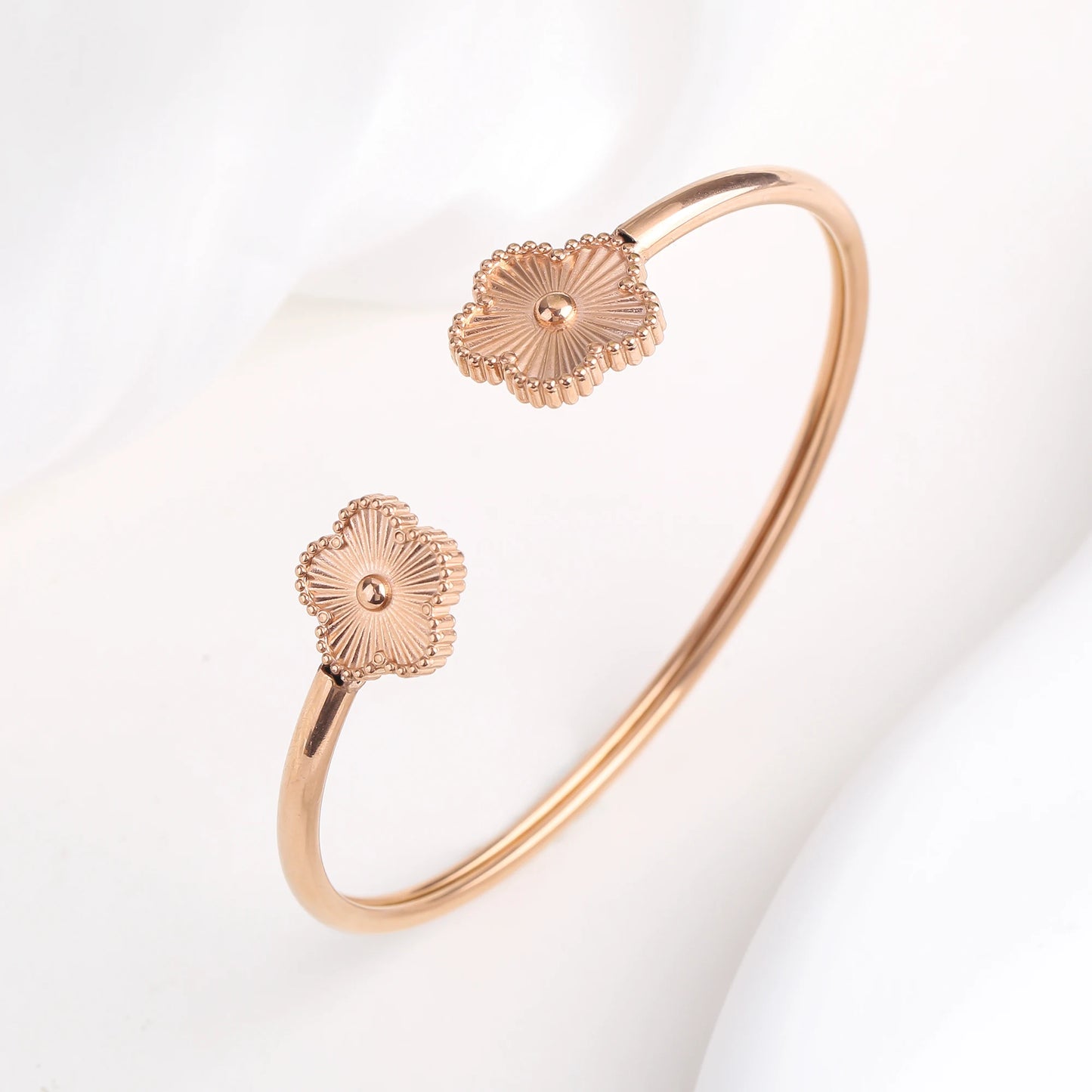 DL Botanical Five Leaf Flower Gold Plated Bracelets