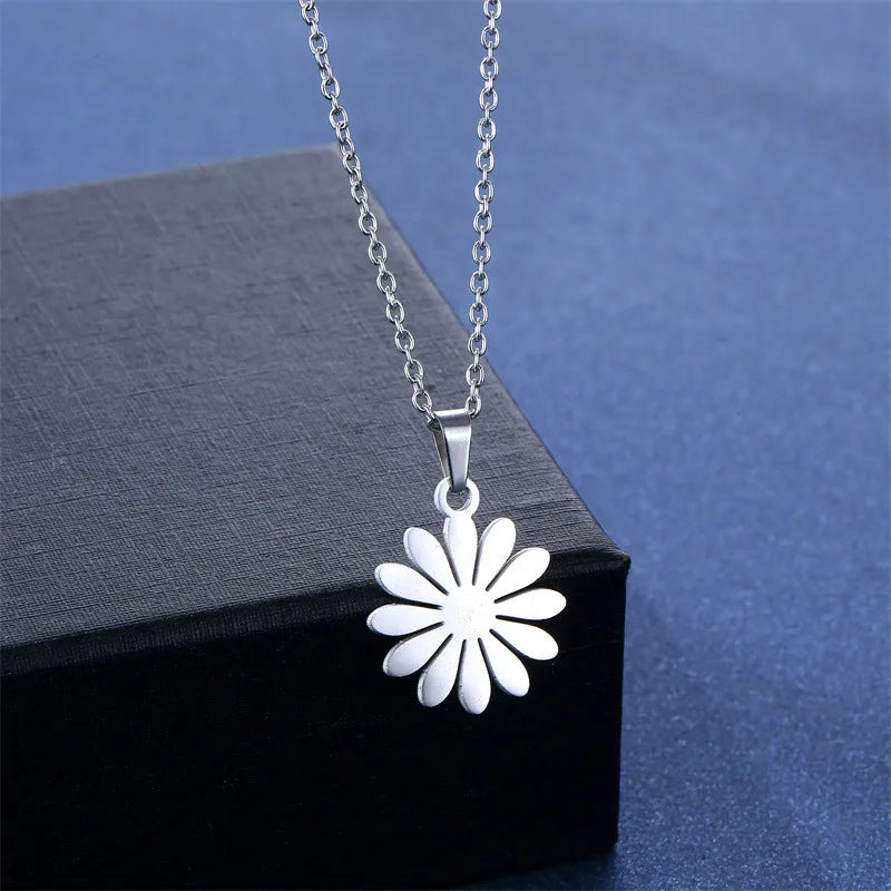 DL Elegant Daisy Flowers Charm Chain Choker Necklaces For Women