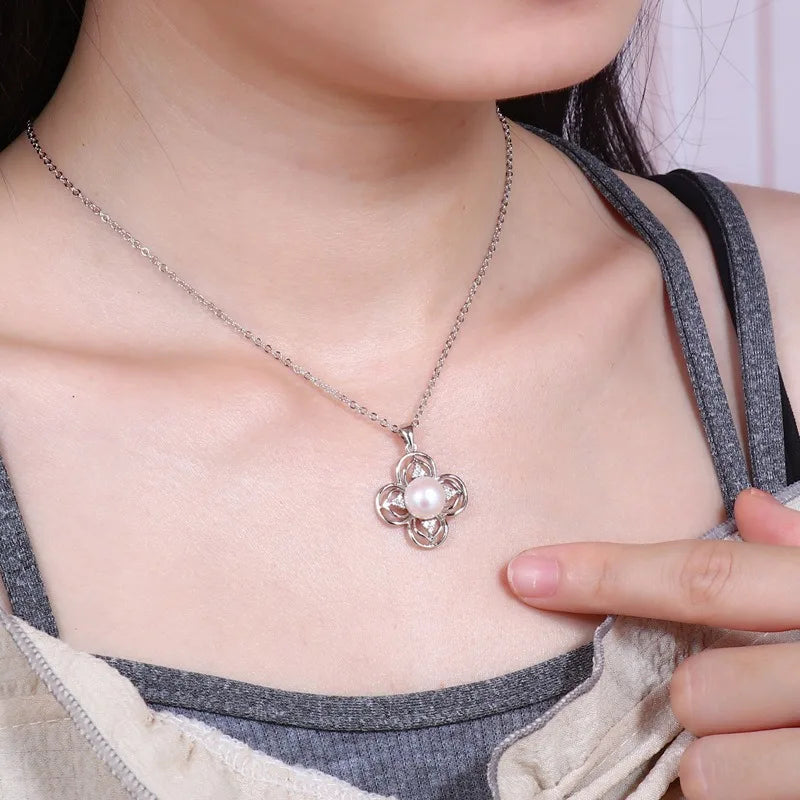 DL Zircon Flower Pendant Necklace