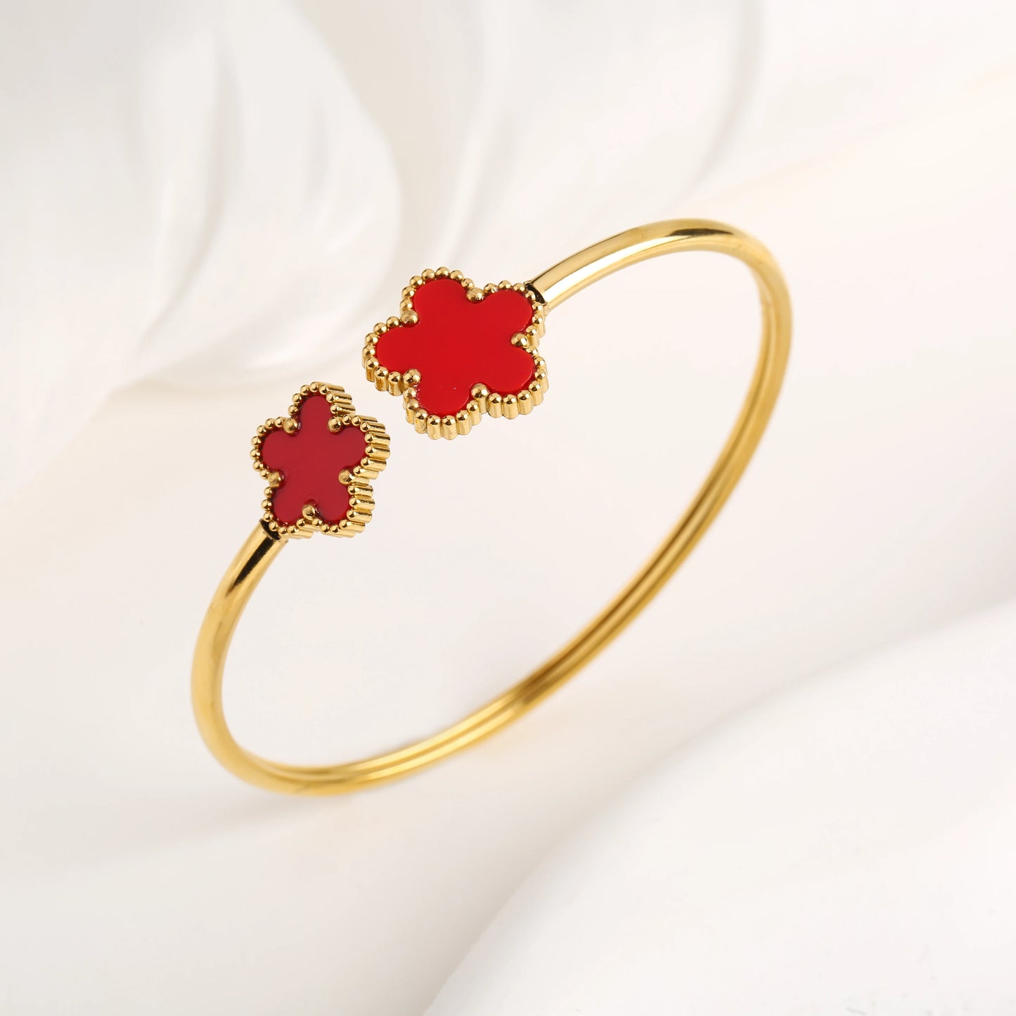 DL Botanical Five Leaf Flower Gold Plated Bracelets