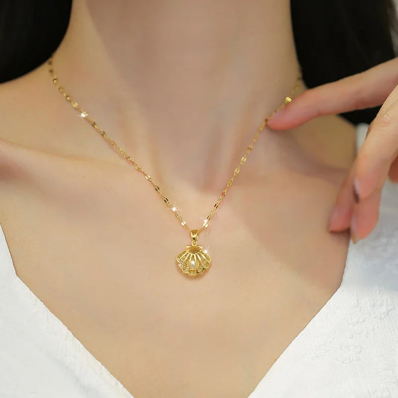 DL Exquisite French Hollow Shell Pearl Necklace