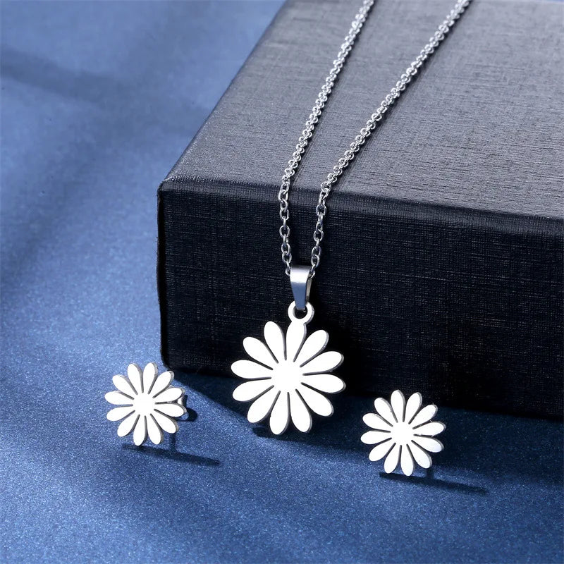 DL Elegant Daisy Flowers Charm Chain Choker Necklaces For Women