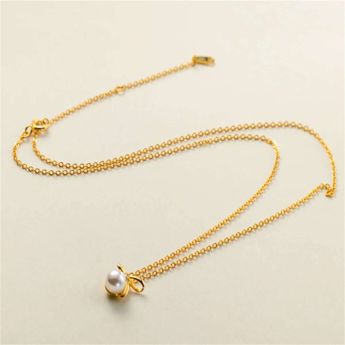 DL Elegant Charm Bow Clavicle Chain Necklace for Women